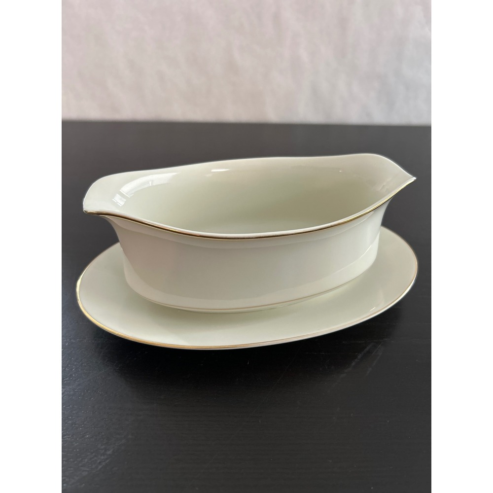 Mikasa Trousdale Ivory China Gravy Boat w/attached Underplate Gold Rim Japan